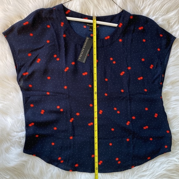 Banana Republic blouse Women's Size Large Navy with Red and white flowers NWT - Picture 9 of 10